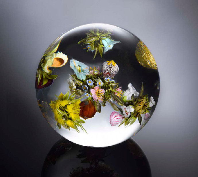 凝固在玻璃内的玻璃花簇-千呱资源网