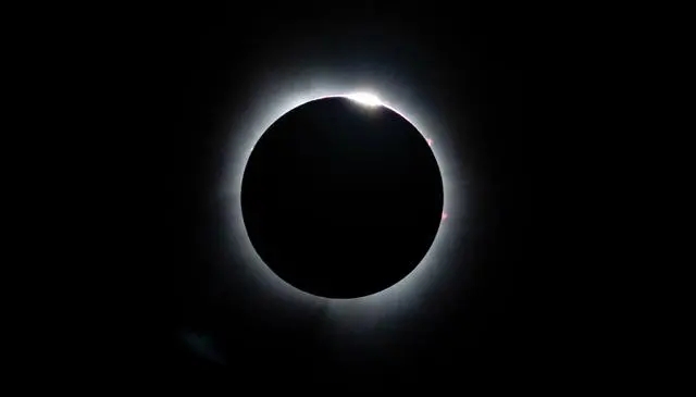 罕见日全食席卷美国部分地区,带来震撼景象-千呱资源网