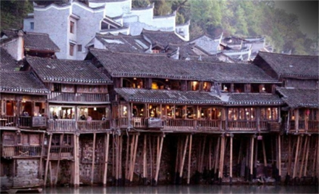 土家族吊脚楼有什么特点与作用-千呱博客网