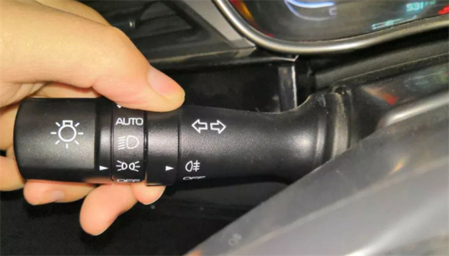 汽车雾灯为什么是黄色-千呱博客网